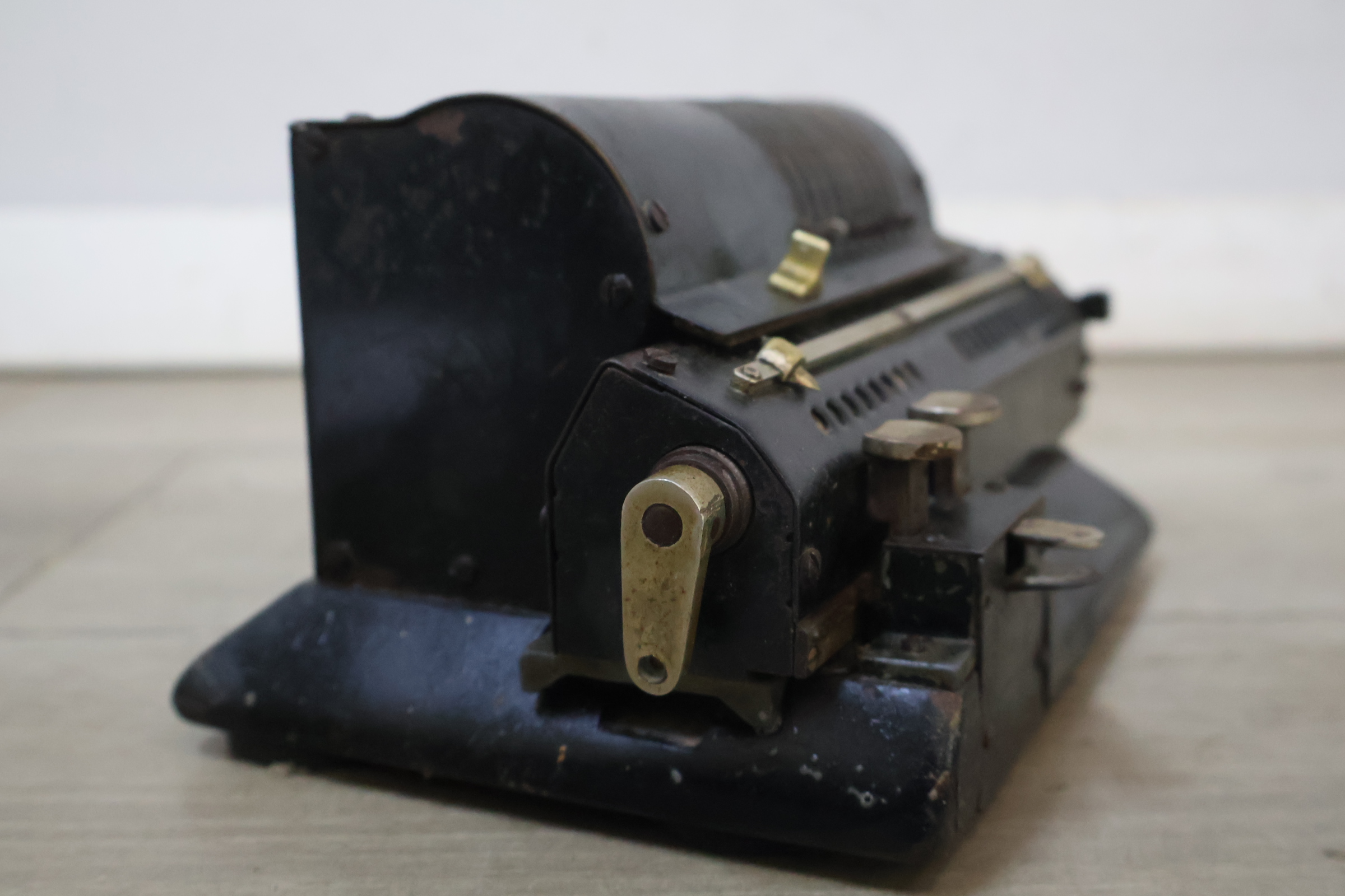 Antieke mechanische rekenmachine – foto 6 – kavel bij GSD Auctions, Zoeterwoude