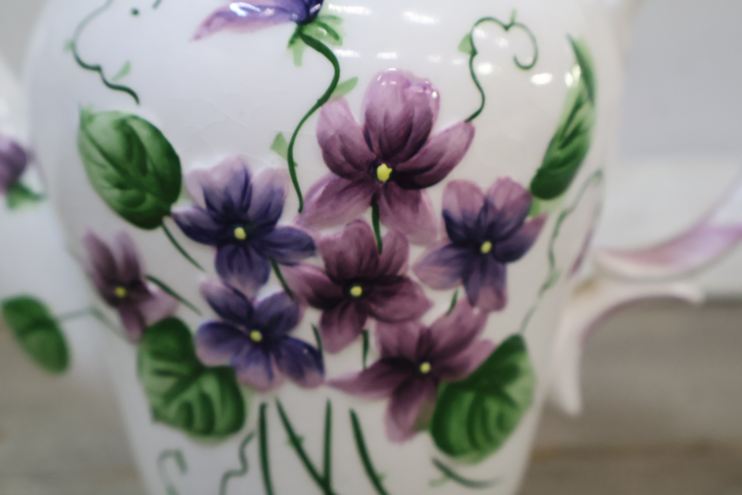 Porseleinen theepot en bloempot – foto 4 – kavel bij GSD Auctions, Zoeterwoude
