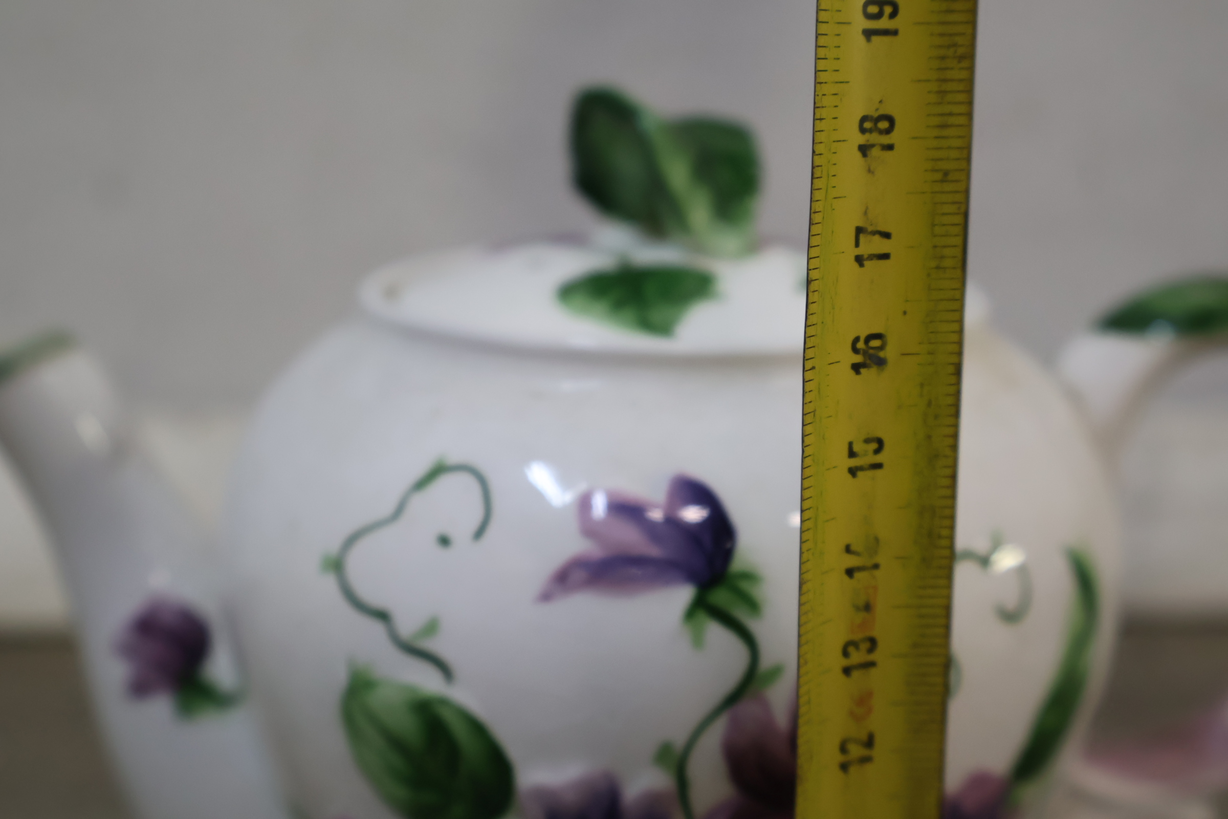 Porseleinen theepot en bloempot – foto 14 – kavel bij GSD Auctions, Zoeterwoude