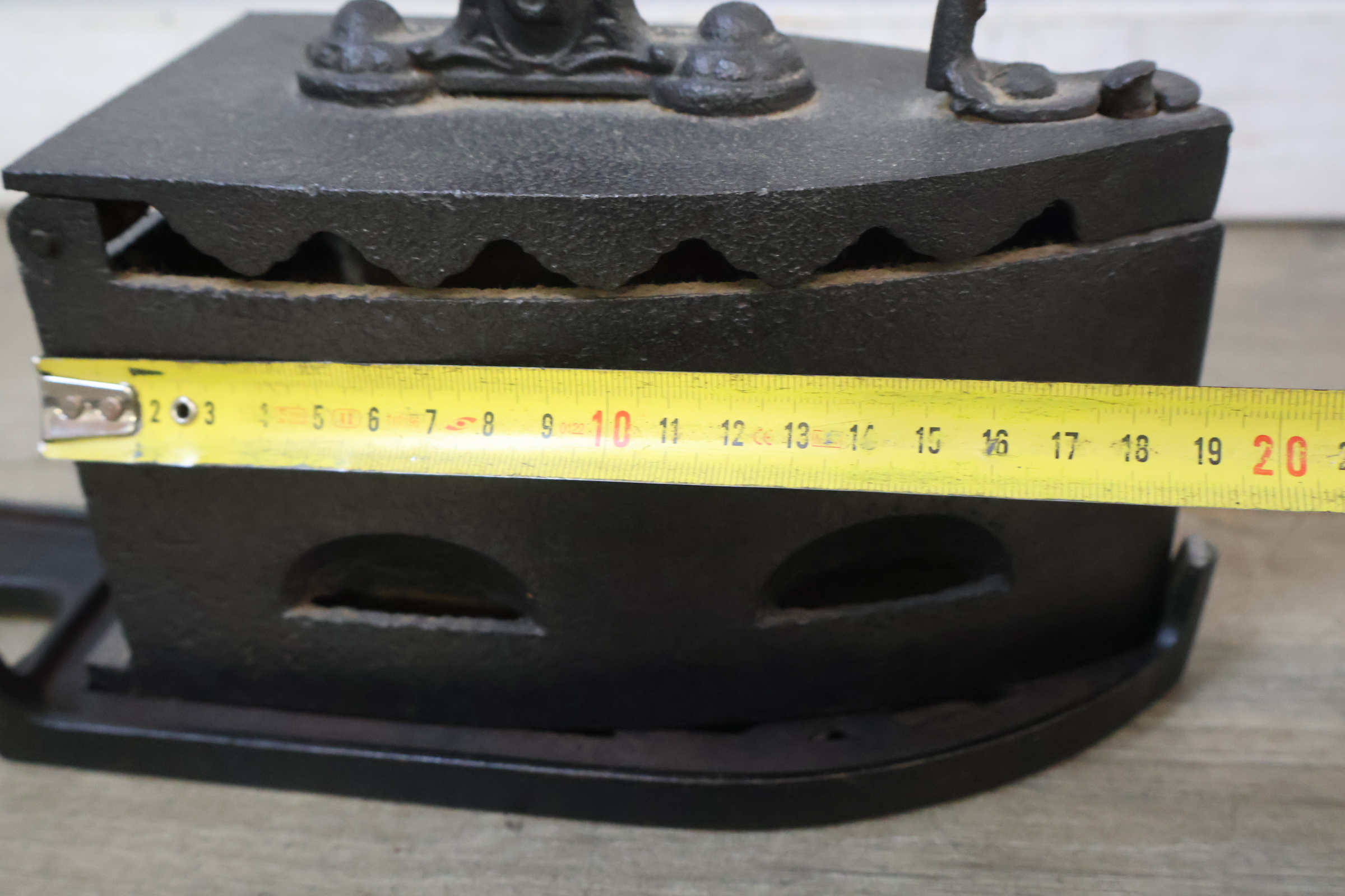 Set van 3 Antieke kolenstrijkijzers – foto 14 – kavel bij GSD Auctions, Zoeterwoude