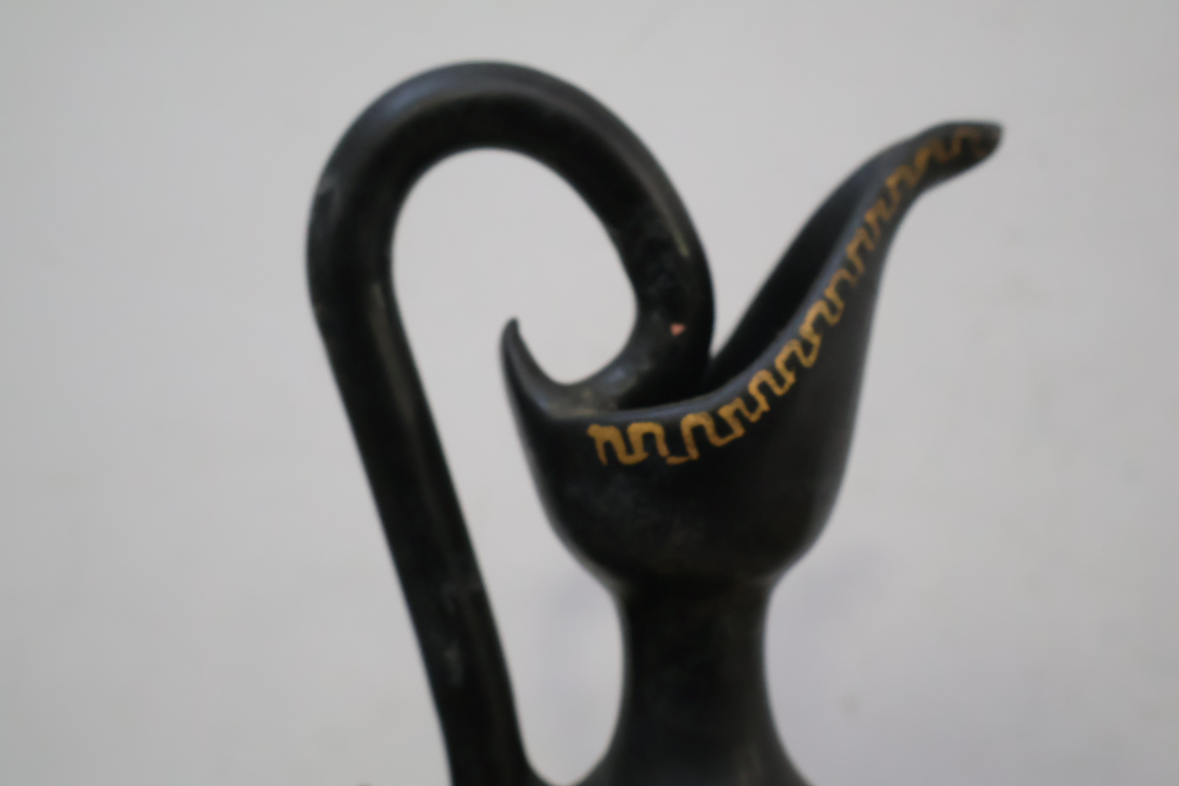 Set van drie Griekse vaasjes met klassieke motieven – foto 12 – kavel bij GSD Auctions, Zoeterwoude