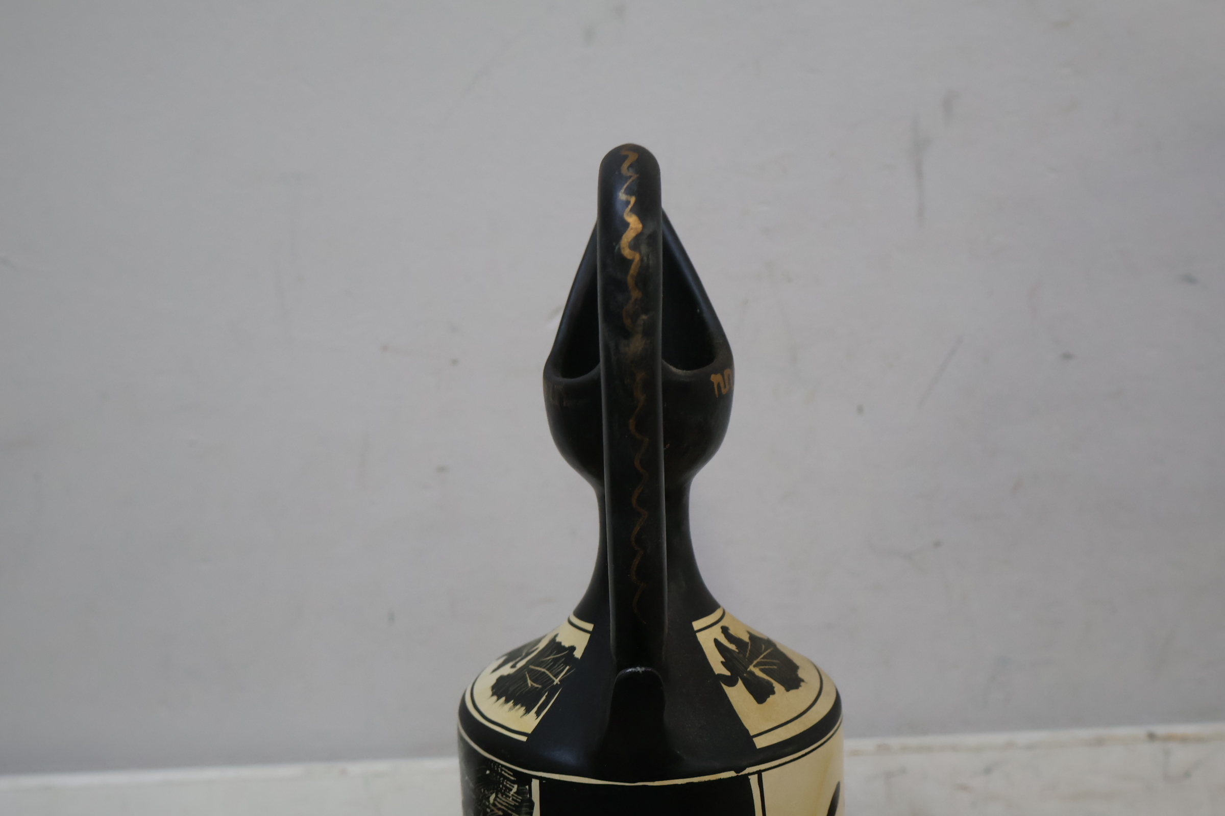 Set van drie Griekse vaasjes met klassieke motieven – foto 13 – kavel bij GSD Auctions, Zoeterwoude