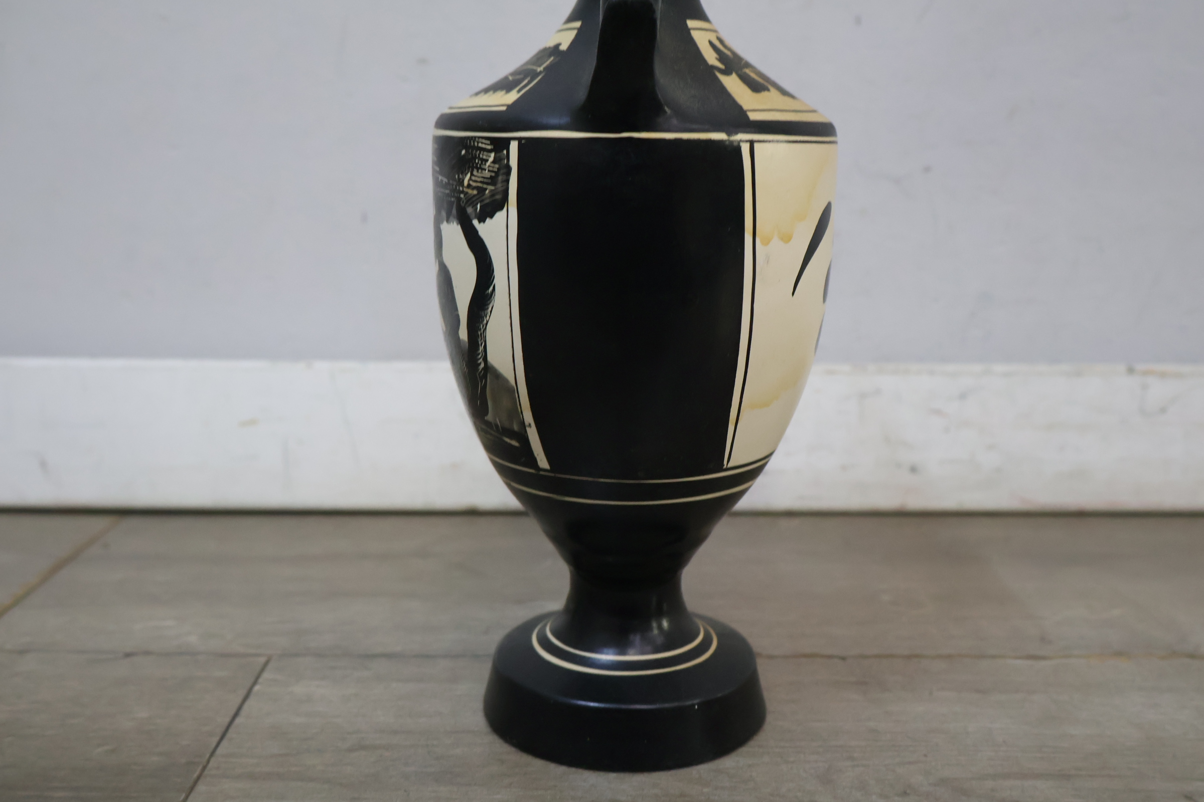 Set van drie Griekse vaasjes met klassieke motieven – foto 14 – kavel bij GSD Auctions, Zoeterwoude