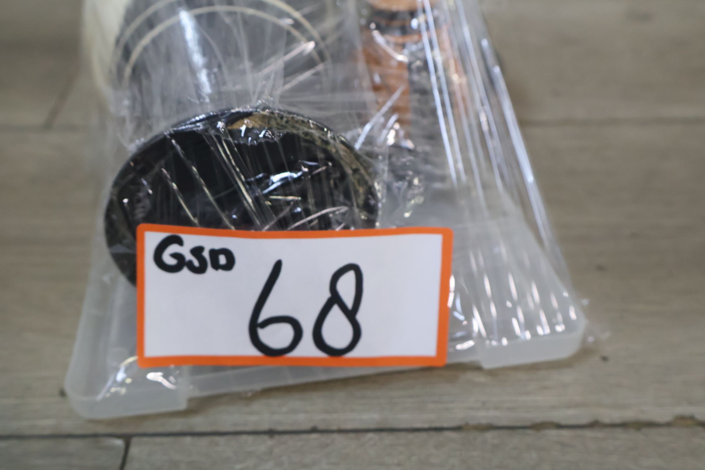 Set van drie Griekse vaasjes met klassieke motieven – foto 19 – kavel bij GSD Auctions, Zoeterwoude