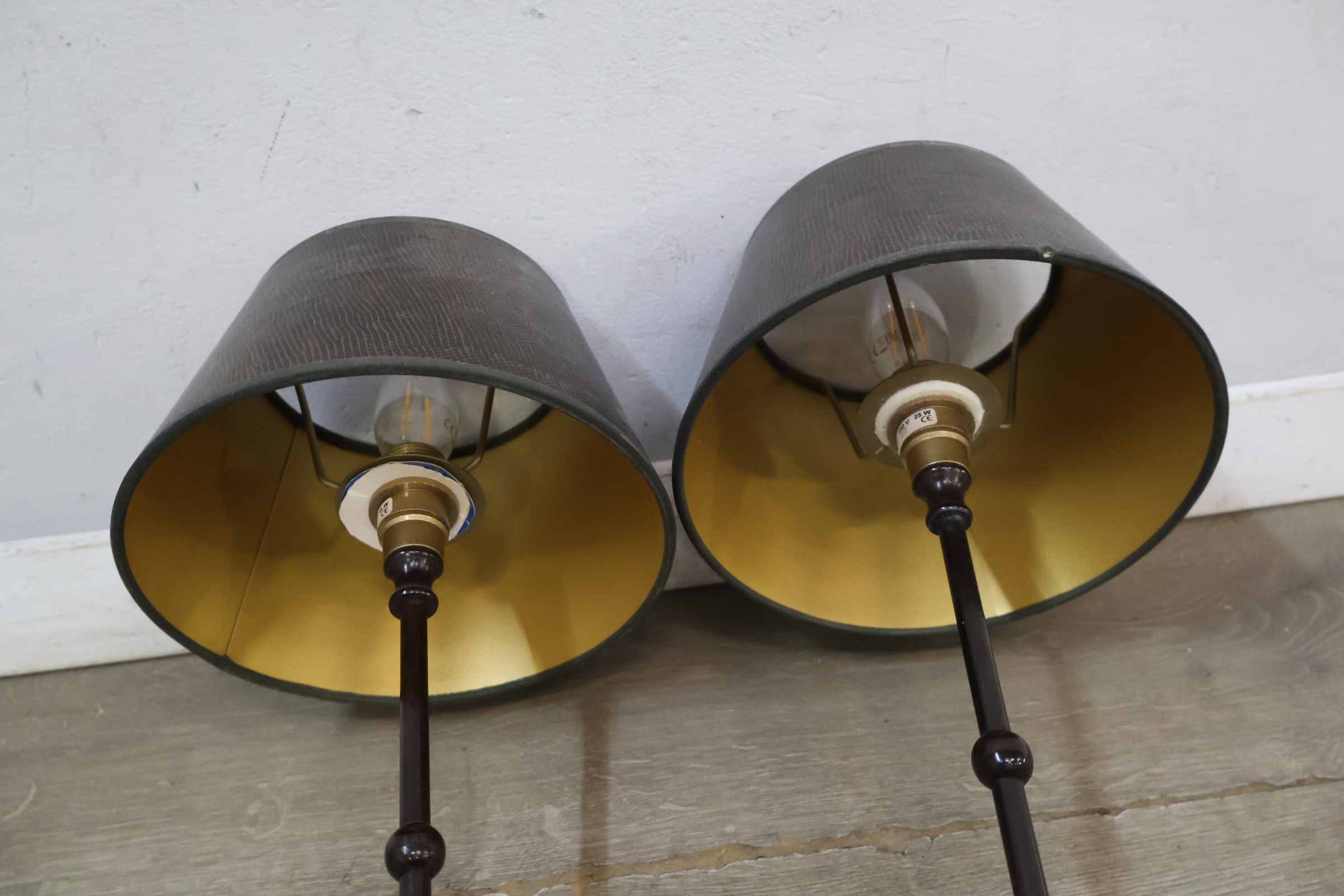 Set van 2 Klassieke Tafellampen – foto 10 – kavel bij GSD Auctions, Zoeterwoude