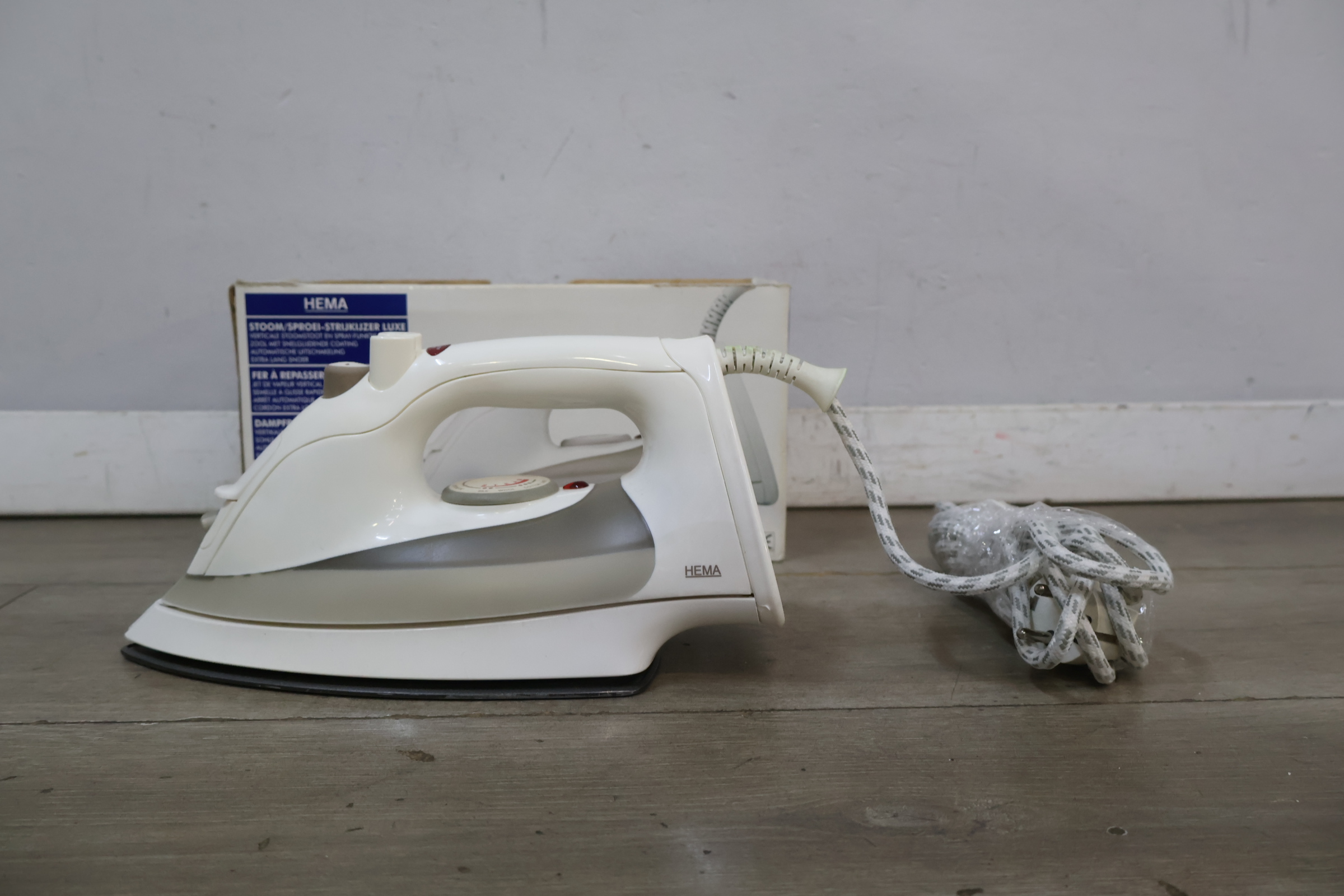 HEMA Stoomstrijkijzer Luxe – foto 5 – kavel bij GSD Auctions, Zoeterwoude