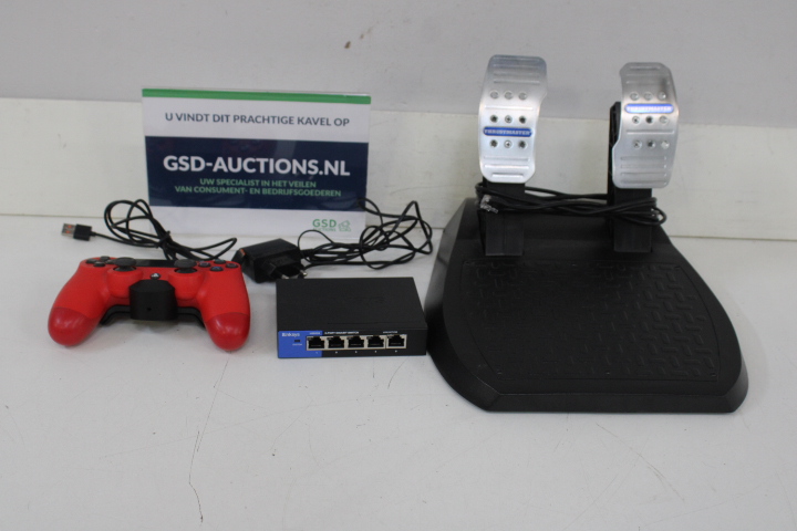 Racestuur pedalen, controller en netwerk switch – kavel bij GSD Auctions, Zoeterwoude