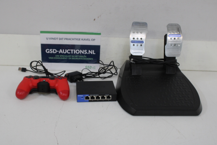 Racestuur pedalen, controller en netwerk switch – foto 2 – kavel bij GSD Auctions, Zoeterwoude