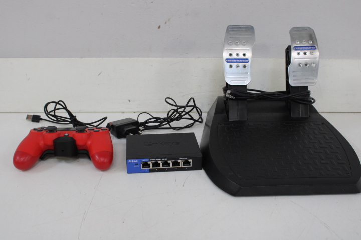 Racestuur pedalen, controller en netwerk switch – foto 4 – kavel bij GSD Auctions, Zoeterwoude