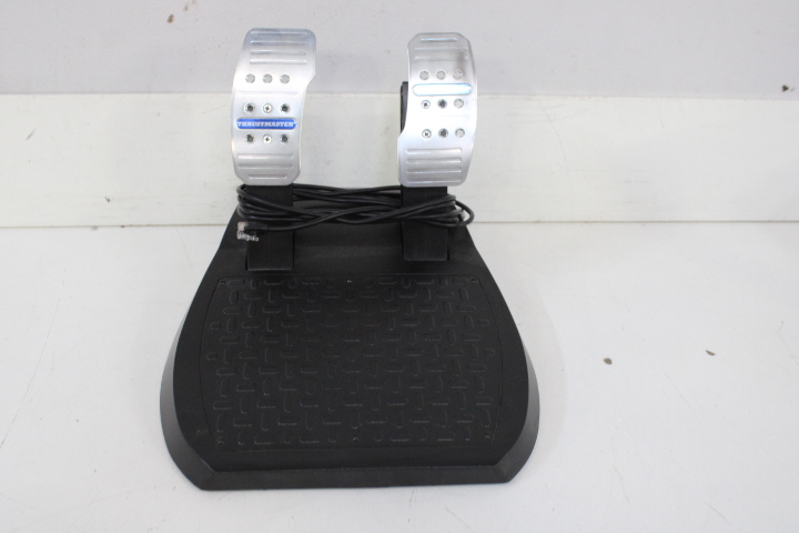 Racestuur pedalen, controller en netwerk switch – foto 14 – kavel bij GSD Auctions, Zoeterwoude