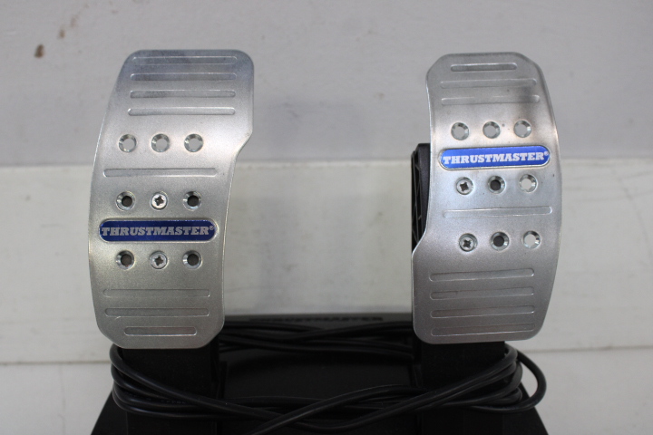 Racestuur pedalen, controller en netwerk switch – foto 15 – kavel bij GSD Auctions, Zoeterwoude