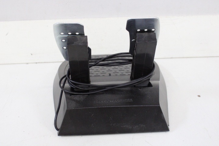 Racestuur pedalen, controller en netwerk switch – foto 17 – kavel bij GSD Auctions, Zoeterwoude