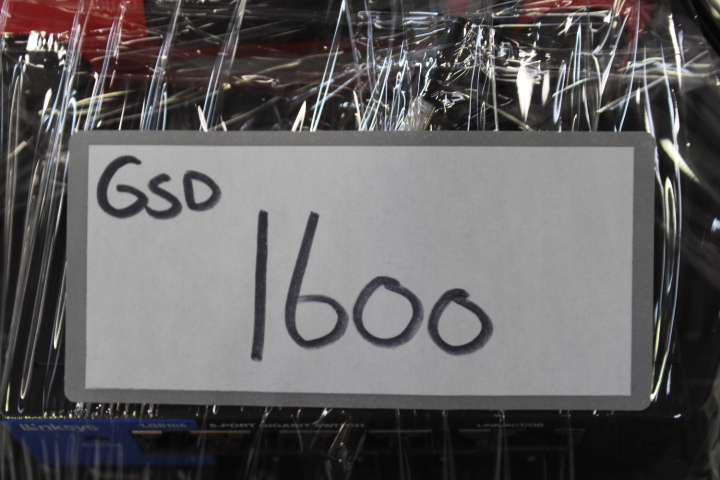 Racestuur pedalen, controller en netwerk switch – foto 24 – kavel bij GSD Auctions, Zoeterwoude