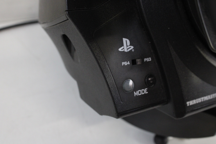 PlayStation racestuur met kabels – foto 9 – kavel bij GSD Auctions, Zoeterwoude