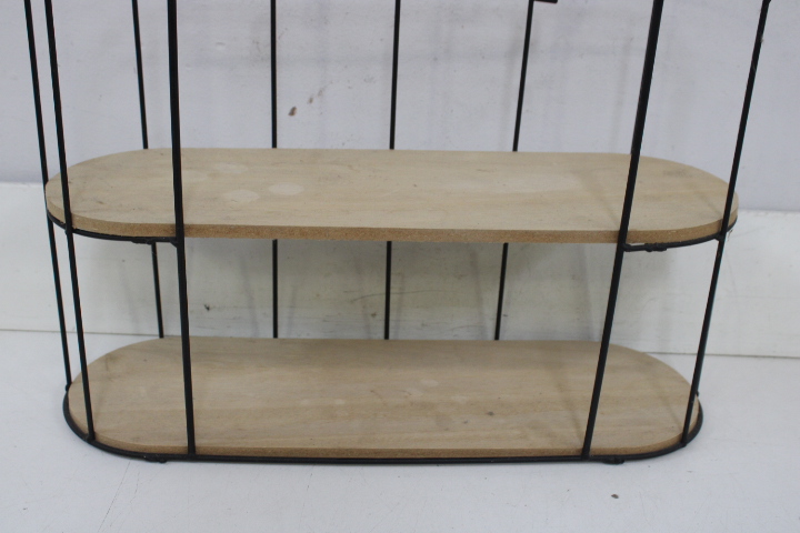 Wandrek met metalen frame en houten planken – foto 4 – kavel bij GSD Auctions, Zoeterwoude