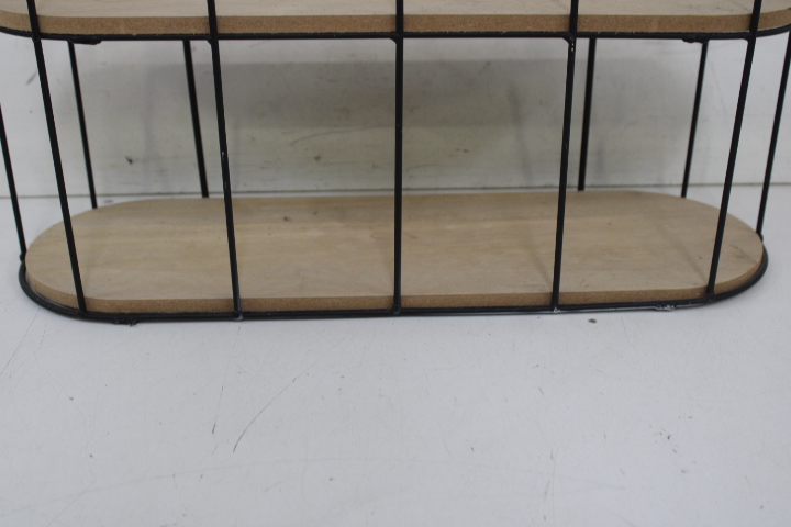 Wandrek met metalen frame en houten planken – foto 8 – kavel bij GSD Auctions, Zoeterwoude