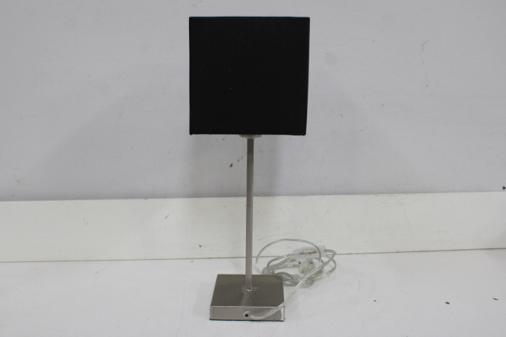 Moderne tafellamp met zwarte kap – foto 10 – kavel bij GSD Auctions, Zoeterwoude