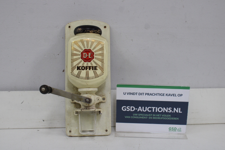 D.E. Koffie handmatige koffiemolen aan muur – foto 2 – kavel bij GSD Auctions, Zoeterwoude