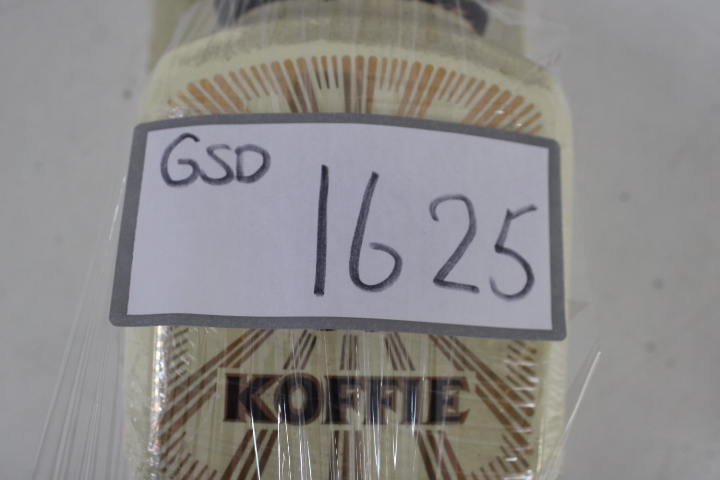 D.E. Koffie handmatige koffiemolen aan muur – foto 20 – kavel bij GSD Auctions, Zoeterwoude