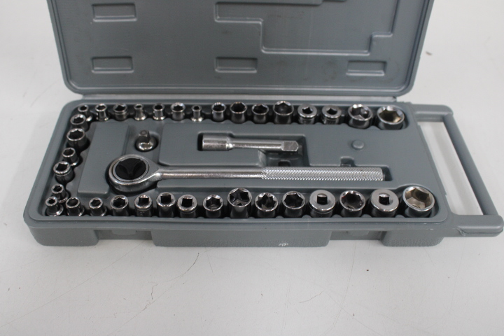 Set schroevendraaiers en dopsleutelset – foto 3 – kavel bij GSD Auctions, Zoeterwoude