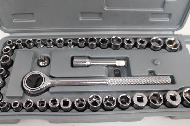 Set schroevendraaiers en dopsleutelset – foto 4 – kavel bij GSD Auctions, Zoeterwoude