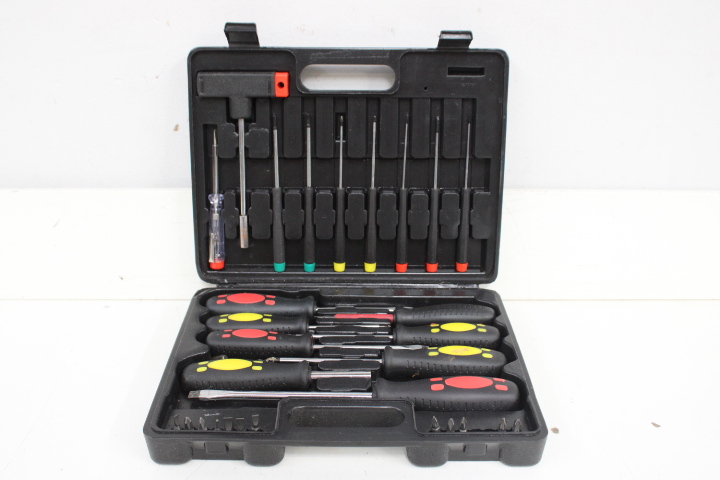 Set schroevendraaiers en dopsleutelset – foto 12 – kavel bij GSD Auctions, Zoeterwoude