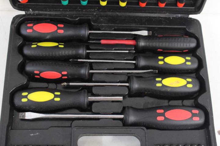 Set schroevendraaiers en dopsleutelset – foto 16 – kavel bij GSD Auctions, Zoeterwoude