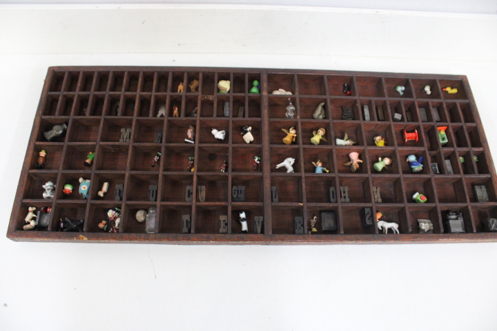 Houten letterkast met kleine vakjes – foto 3 – kavel bij GSD Auctions, Zoeterwoude