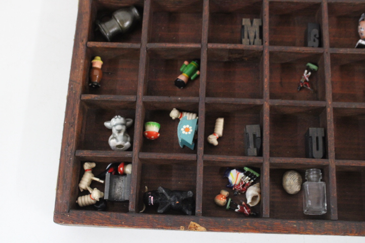 Houten letterkast met kleine vakjes – foto 7 – kavel bij GSD Auctions, Zoeterwoude
