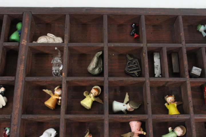 Houten letterkast met kleine vakjes – foto 9 – kavel bij GSD Auctions, Zoeterwoude