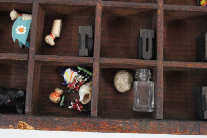 Houten letterkast met kleine vakjes – foto 16 – kavel bij GSD Auctions, Zoeterwoude