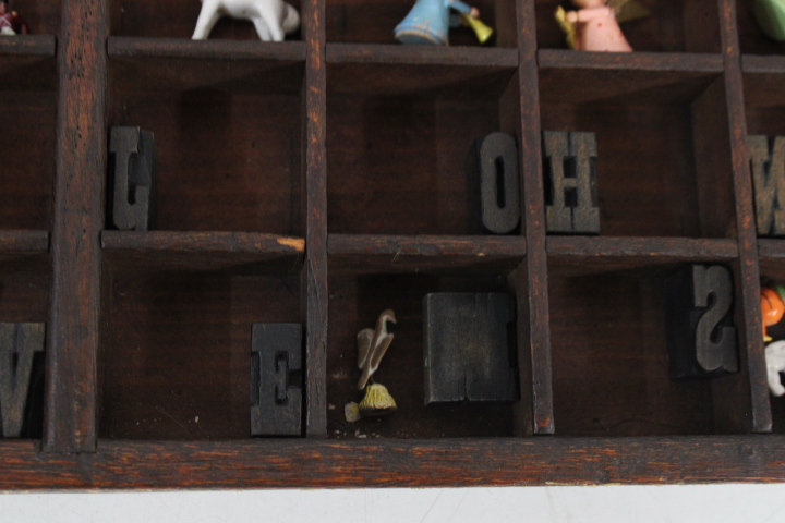 Houten letterkast met kleine vakjes – foto 20 – kavel bij GSD Auctions, Zoeterwoude