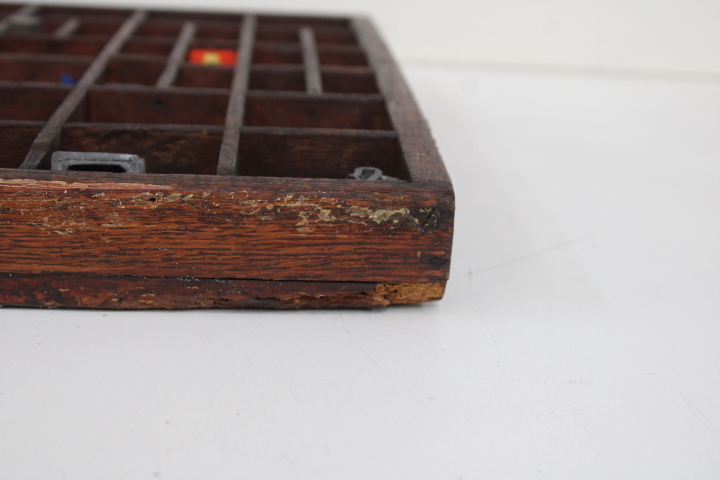 Houten letterkast met kleine vakjes – foto 24 – kavel bij GSD Auctions, Zoeterwoude