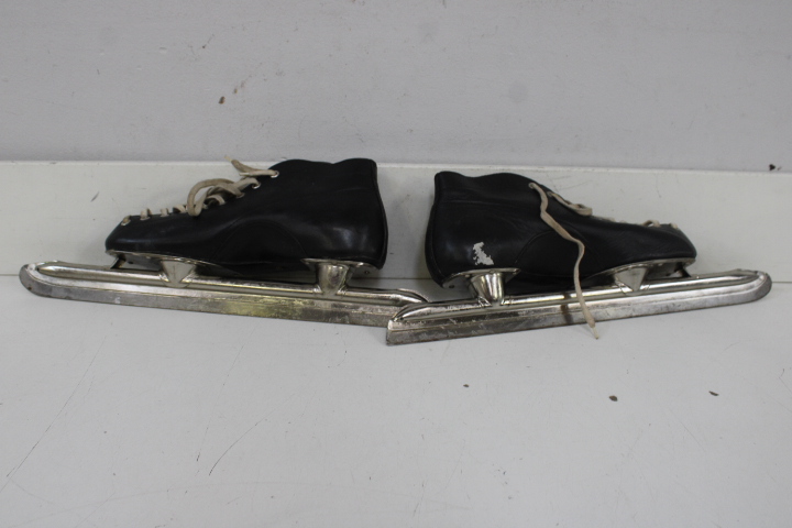 Viking schaatsen (noren) met beschermers – foto 14 – kavel bij GSD Auctions, Zoeterwoude