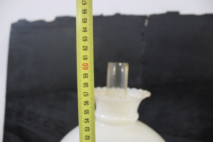 Antieke olielamp met melkglas en messing – foto 19 – kavel bij GSD Auctions, Zoeterwoude