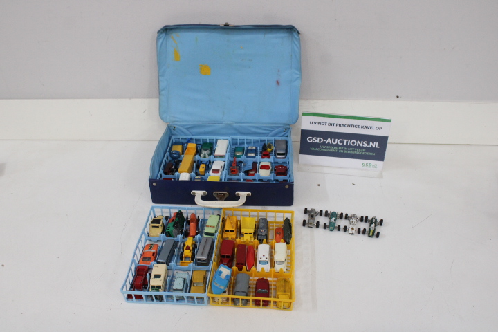 Vintage speelgoed autocollectie in kunststof koffer – foto 2 – kavel bij GSD Auctions, Zoeterwoude