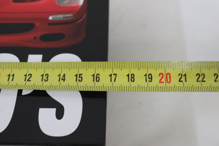 Boek 'Auto's' met rode sportwagen afbeelding – foto 11 – kavel bij GSD Auctions, Zoeterwoude