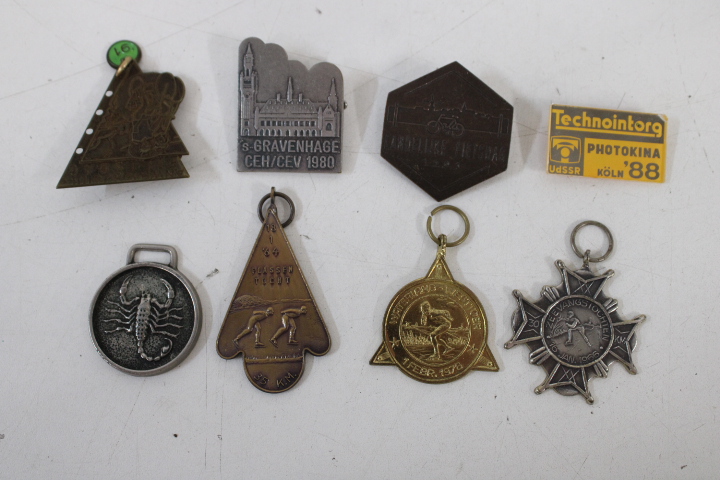 Verzameling medailles en speldjes – foto 8 – kavel bij GSD Auctions, Zoeterwoude