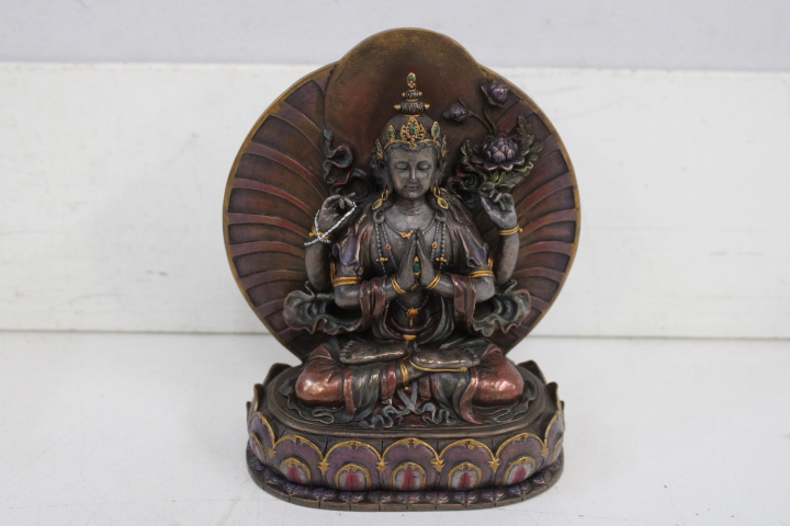 Set van zes decoratieve Aziatische beelden en pagode – foto 10 – kavel bij GSD Auctions, Zoeterwoude