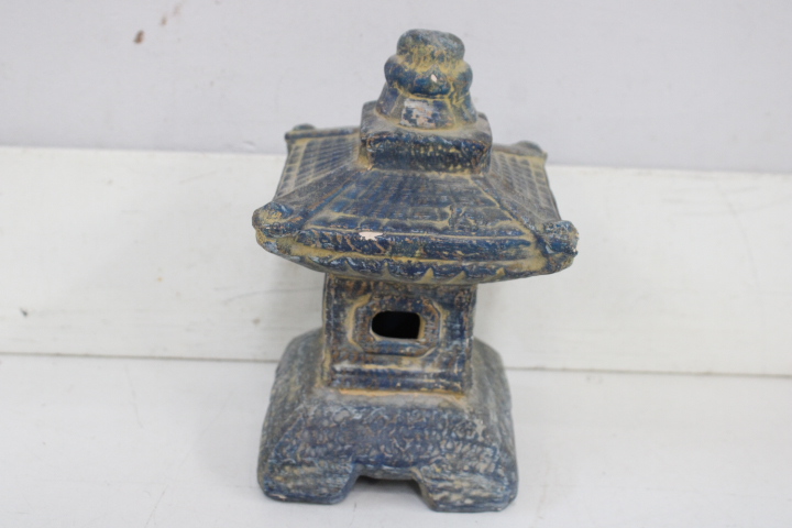 Set van zes decoratieve Aziatische beelden en pagode – foto 19 – kavel bij GSD Auctions, Zoeterwoude
