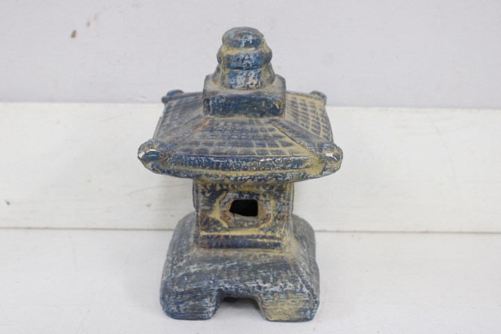 Set van zes decoratieve Aziatische beelden en pagode – foto 20 – kavel bij GSD Auctions, Zoeterwoude