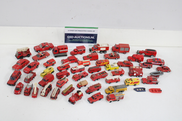 Verzameling oude speelgoedauto's en brandweerwagens – kavel bij GSD Auctions, Zoeterwoude