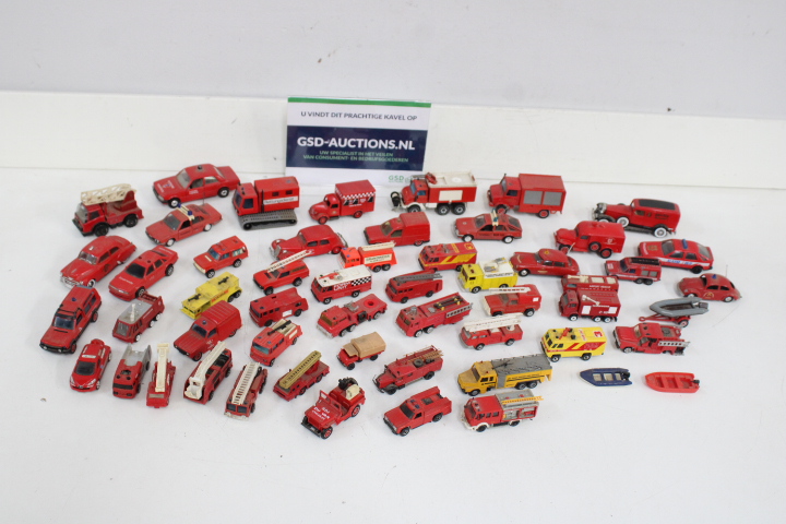 Verzameling oude speelgoedauto's en brandweerwagens – foto 2 – kavel bij GSD Auctions, Zoeterwoude