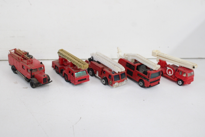 Verzameling oude speelgoedauto's en brandweerwagens – foto 8 – kavel bij GSD Auctions, Zoeterwoude