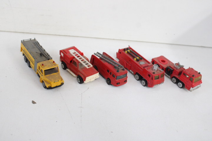 Verzameling oude speelgoedauto's en brandweerwagens – foto 9 – kavel bij GSD Auctions, Zoeterwoude