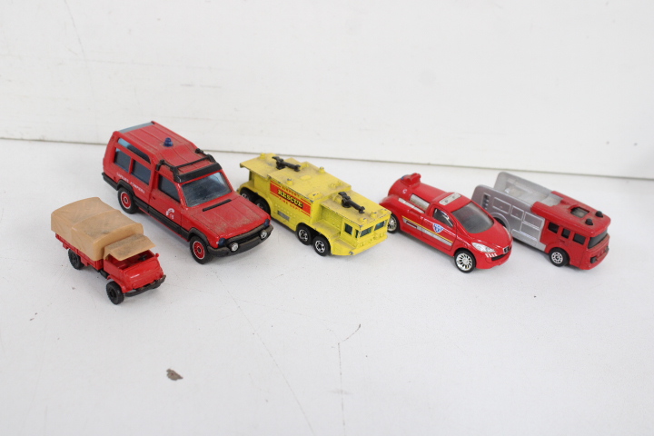 Verzameling oude speelgoedauto's en brandweerwagens – foto 14 – kavel bij GSD Auctions, Zoeterwoude