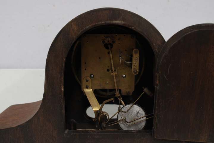 Houten schouwklok met klassieke wijzerplaat – foto 12 – kavel bij GSD Auctions, Zoeterwoude
