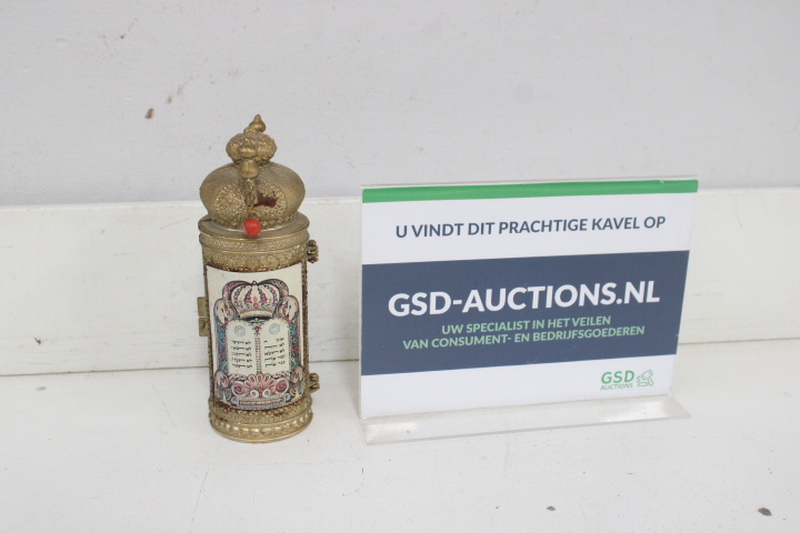 Decoratief joods tafereel met kroon en kalender – foto 2 – kavel bij GSD Auctions, Zoeterwoude