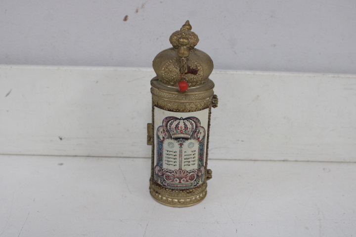 Decoratief joods tafereel met kroon en kalender – foto 3 – kavel bij GSD Auctions, Zoeterwoude