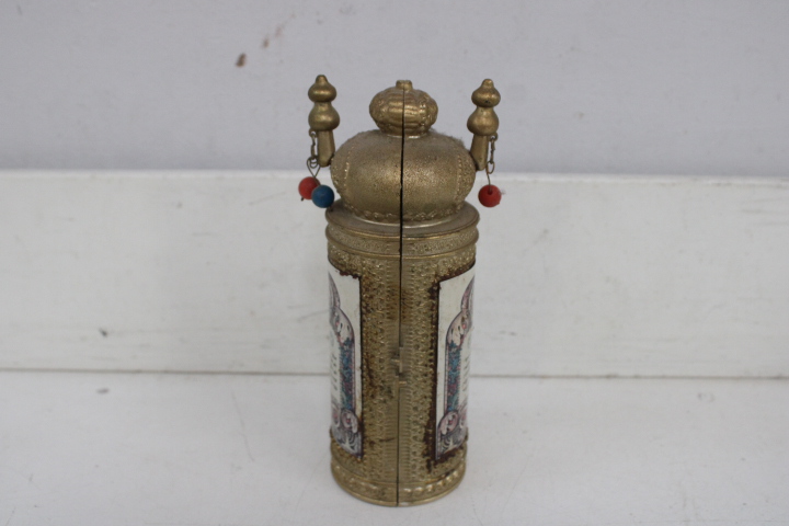 Decoratief joods tafereel met kroon en kalender – foto 7 – kavel bij GSD Auctions, Zoeterwoude